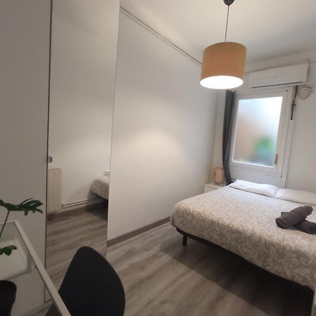 Private Rooms On Tamarit Street 바르셀로나 외부 사진