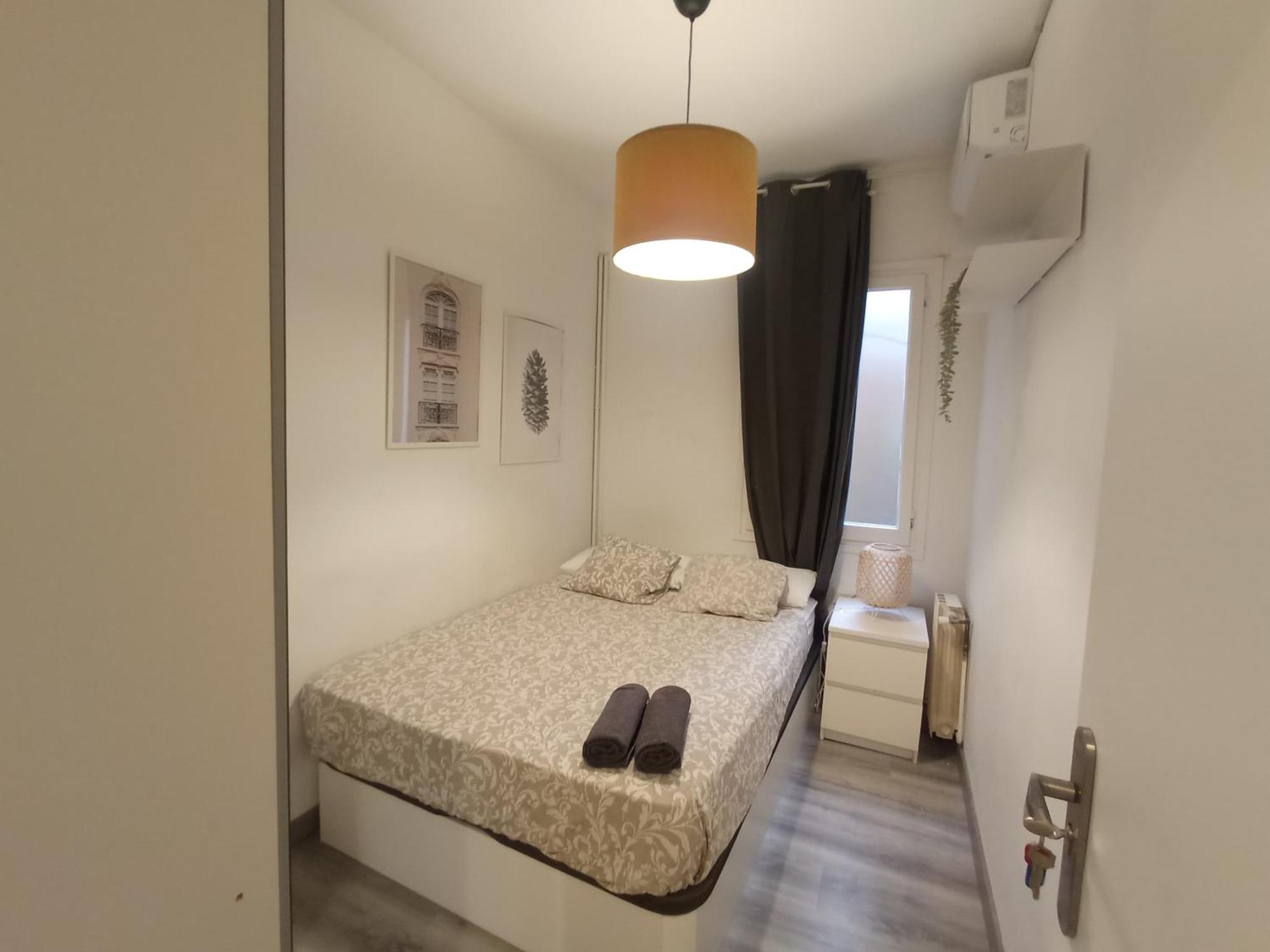 Private Rooms On Tamarit Street 바르셀로나 외부 사진