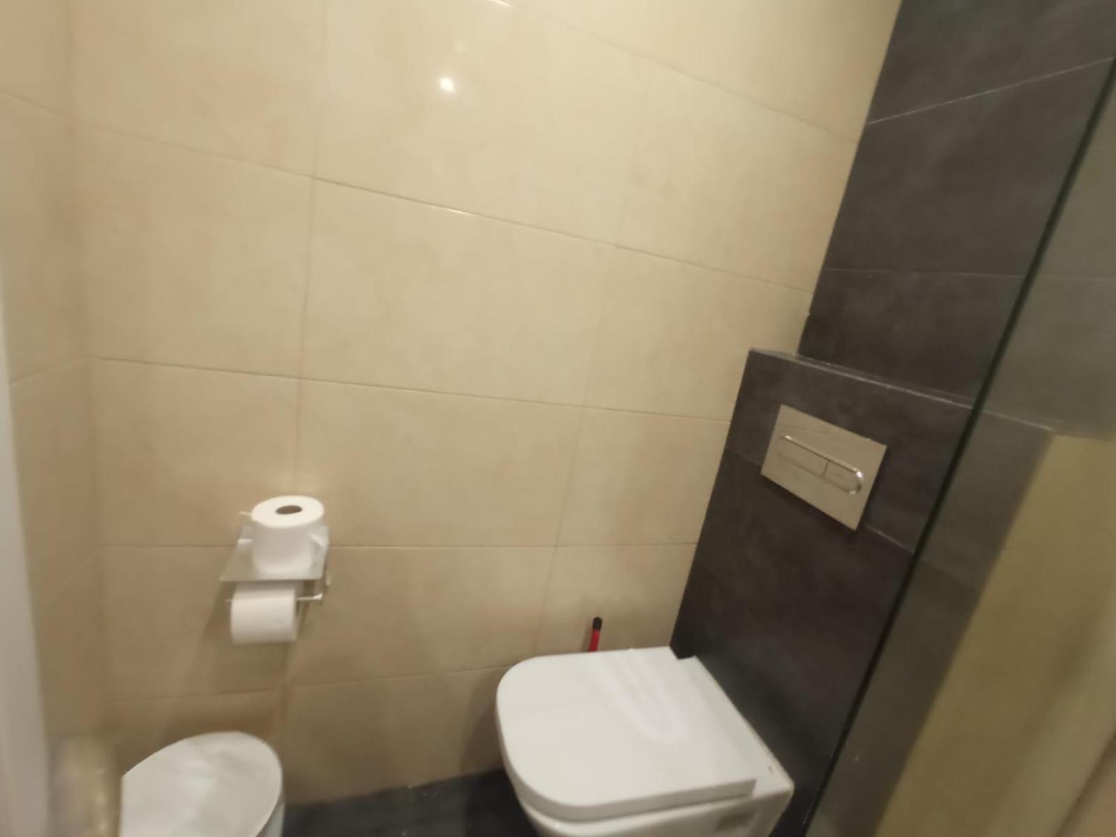Private Rooms On Tamarit Street 바르셀로나 외부 사진