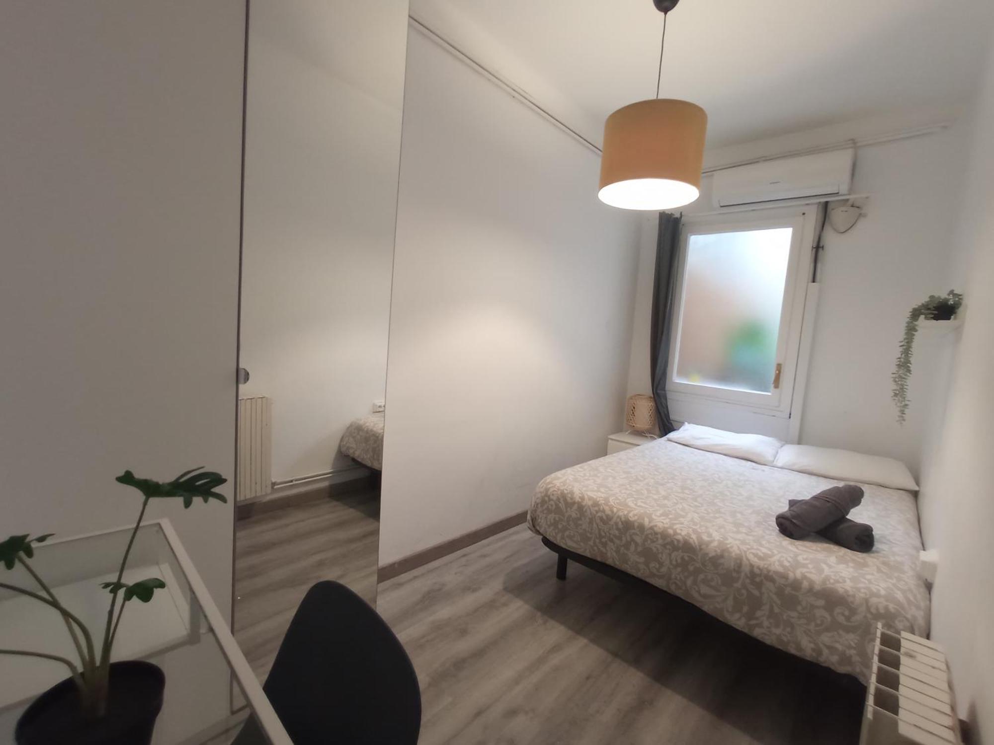 Private Rooms On Tamarit Street 바르셀로나 외부 사진
